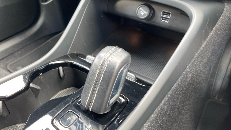 Volvo Xc40 2.0 B4P R DESIGN Pro 5dr Auto Petrol Estate